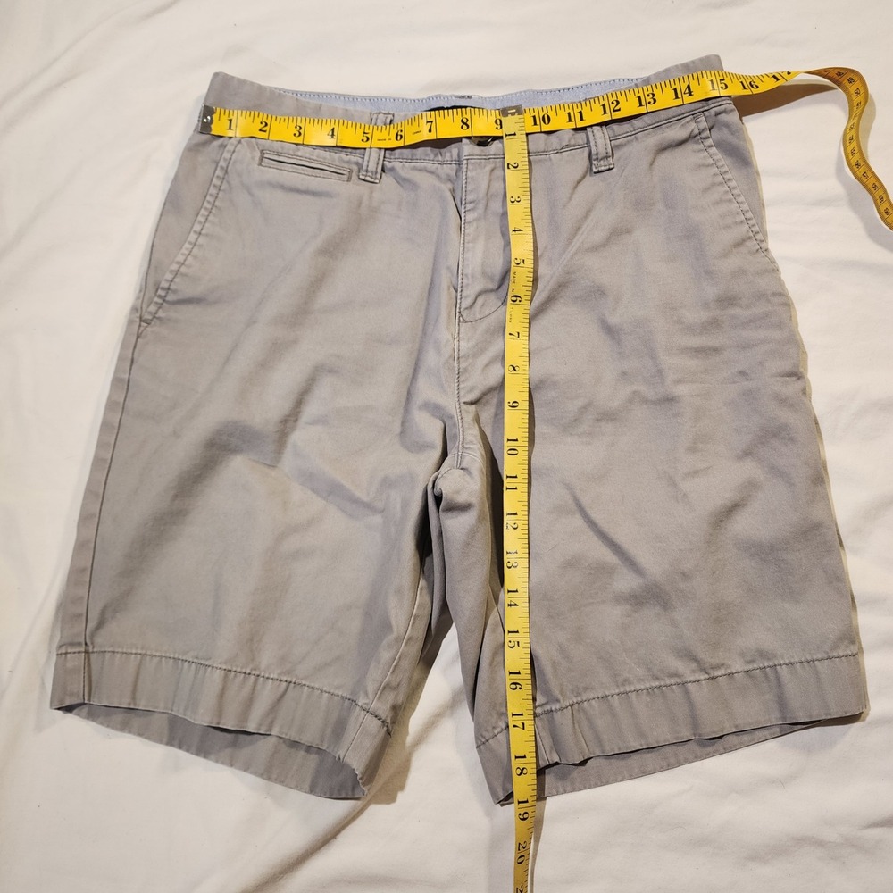 Tommy Hilfiger Chino Shorts Casual Khaki Flat Front Size 30 - Picture 2 of 4